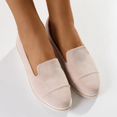 OUTLET Mocasini de femei bej pe pană mică Dardariel - Încălțăminte