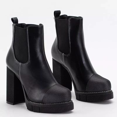 OUTLET Cizme negre de dama pe stalp inalt by Naqiela - Incaltaminte