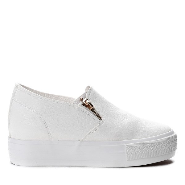 Białe tenisówki slip on z suwaczkami na koturnie Carlee- Obuwie