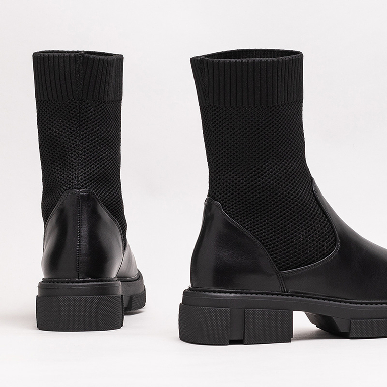 Botine de dama negre ajurate de la Roibu - Pantofi