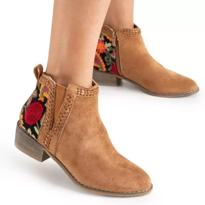 OUTLET Cizme dama maro cu broderie decorativa Hastieli - Pantofi