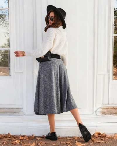 Fusta midi pentru femei Royalfashion
Fusta midi pentru femei fabricată dintr-un material moale. Modelul vine cu o curea. Baza perfectă pentru multe ținute unice! ATENȚIE: Precizia măsurătorii (+/-)