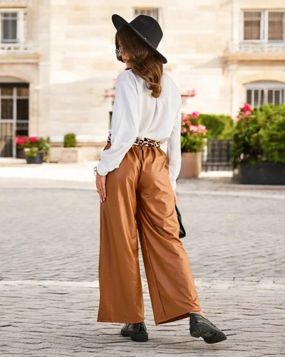 Pantaloni largi din ecopiele pentru femei de la Royalfashion