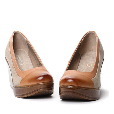 Beżowe czółenka na koturnie Jimena- Obuwie