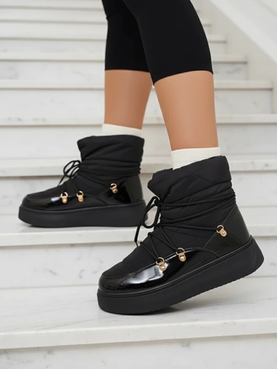 Royalfashion Cizme de zăpadă slip-on pentru femei în negru Dabenda