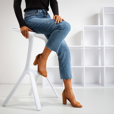 OUTLET Sandale maro dama pe un post Sweet Honey - Incaltaminte