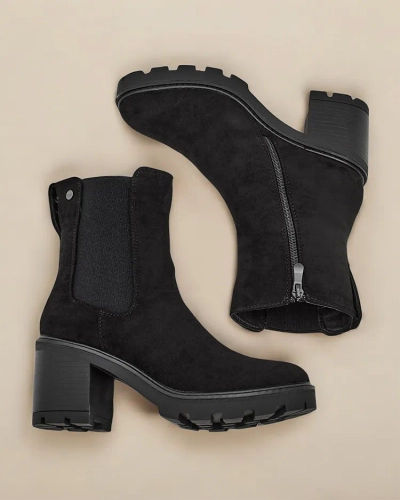 Bocanci de glezna pentru femei din ecorezina Royalfashion pe un post Weggis