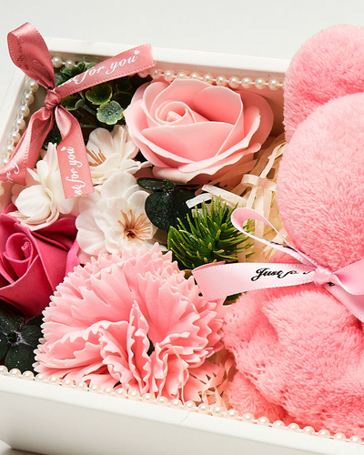 Royalfashion Flowerbox Flori într-o cutie cu un ursuleț de pluș