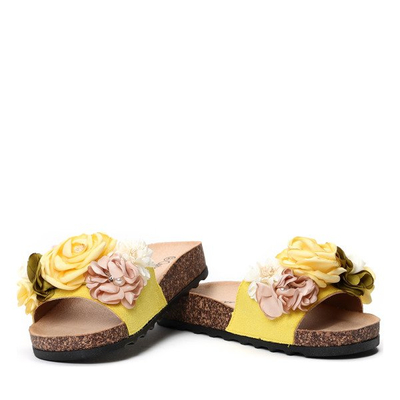Żółte klapki z kwiatkami Xaverina- Obuwie
