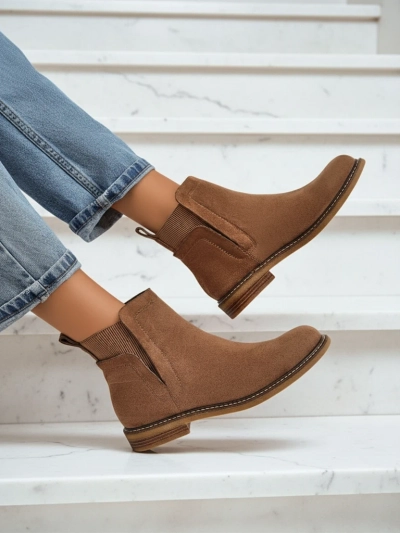 Gyal dem boot ala Chelsea boot fram eko-suedha Veysi