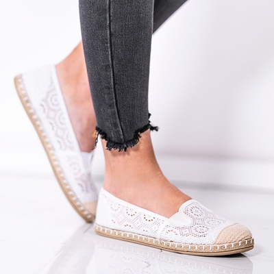 Koronkowe espadryle w kolorze białym Saluda - Obuwie