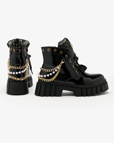 Royalfashion Cizme izolate lăcuite de damă, de culoare neagră Dahaff