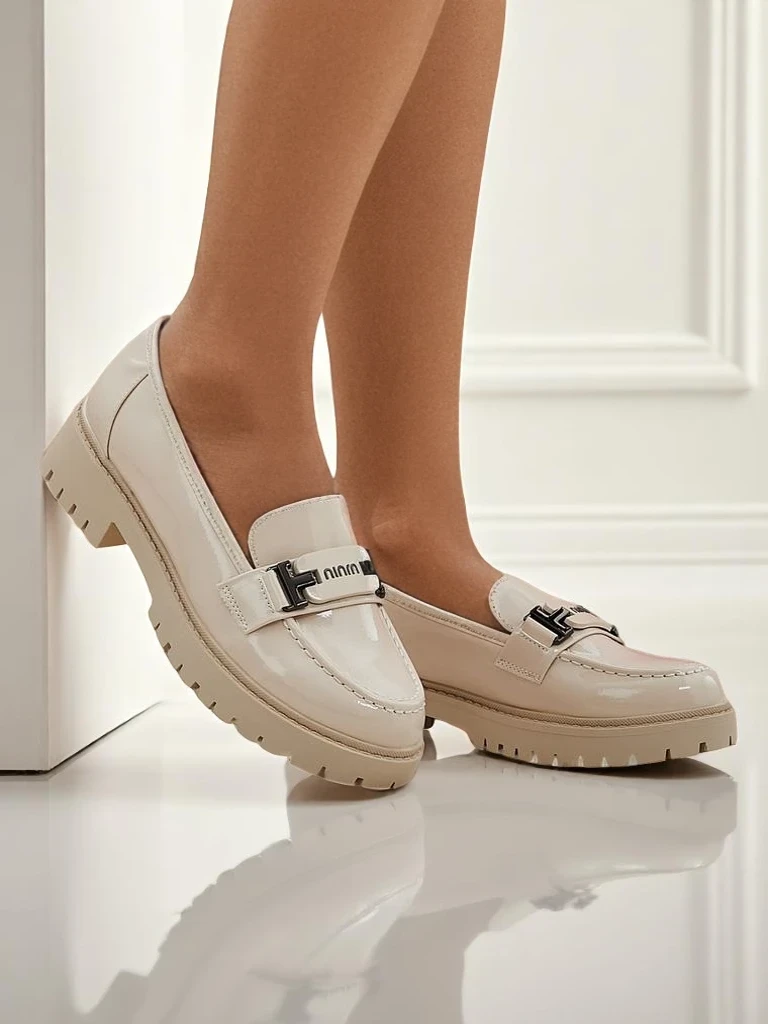 Damskie loafersy Atena beżowe z płaskim obcasem z ekologicznej skóry
