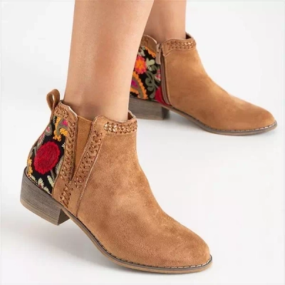 OUTLET Cizme dama maro cu broderie decorativa Hastieli - Pantofi