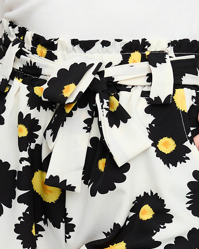 Pantaloni scurți textile de damă cu model negru și flori - Îmbrăcăminte
