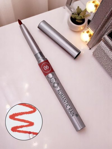 Creion de buze în nuanța Strawberry Mousse