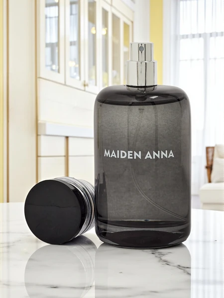 Maiden Anna - Parfum Șarmant cu Acorduri de Agar