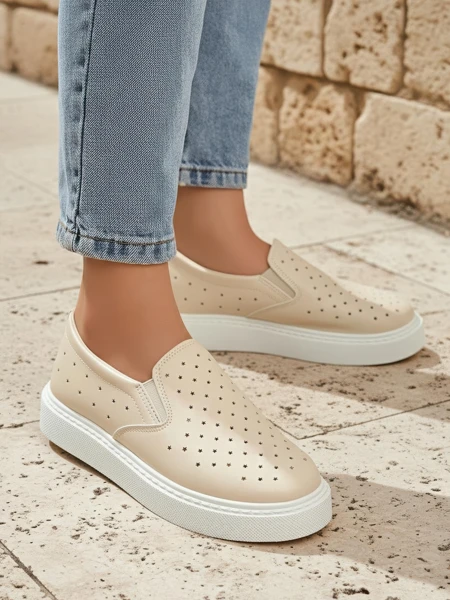 Espadrilles slip-on Callista bej pentru femei, din piele ecologică, cu platformă