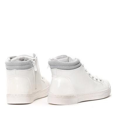 Białe sneakersy na koturnie- Obuwie