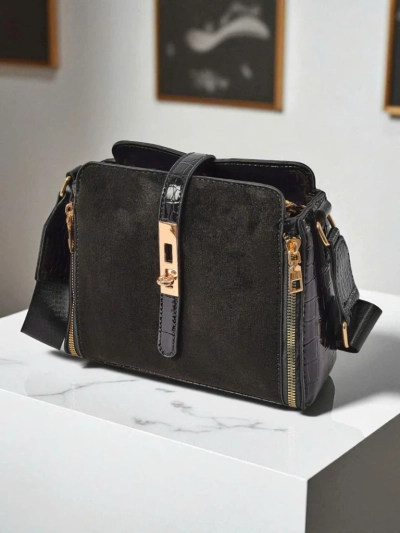 Torba damska Callista Black – mała listonoszka z eko skóry patentowej