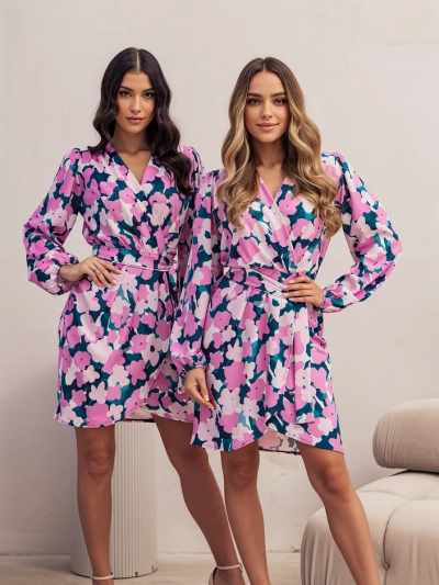 Rochie de damă până la genunchi în pattern floral