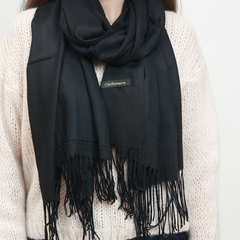 Eșarfă mare de damă neagră cu ciucure - Accesorii