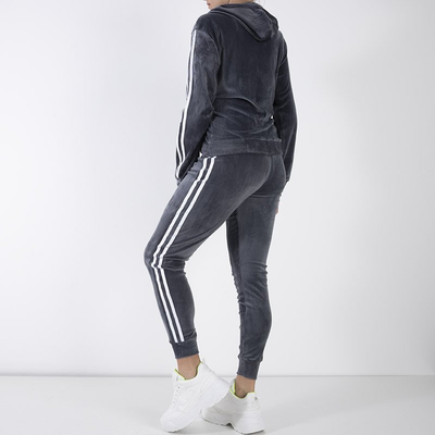 Set de trening gri pentru femei cu dungi albe - Îmbrăcăminte