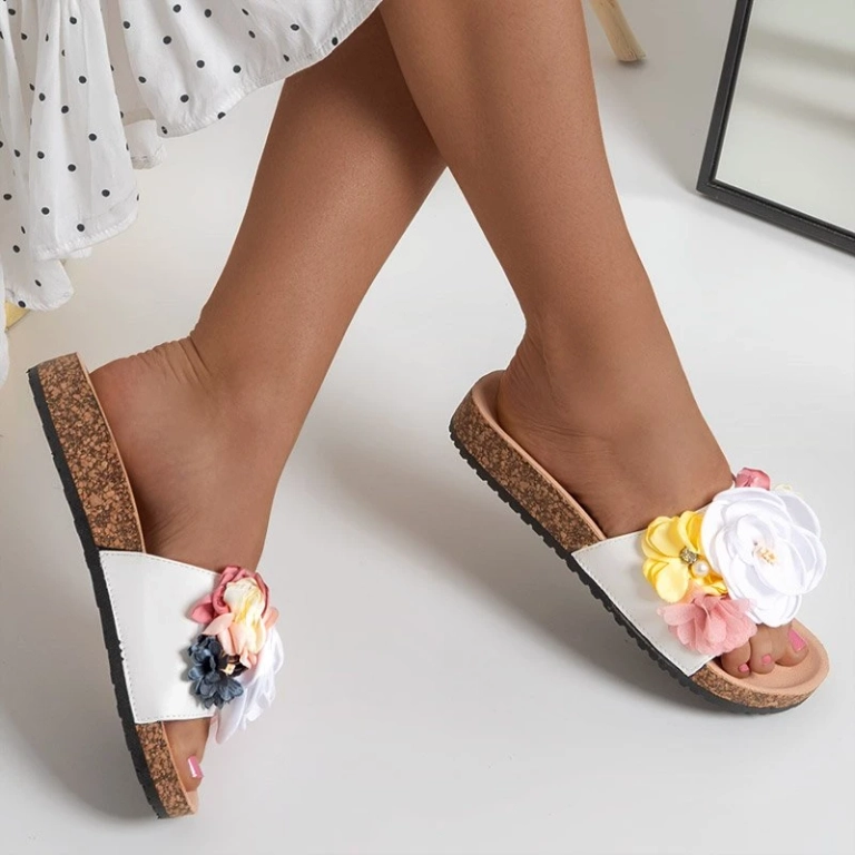 OUTLET Flip-flops de dama albe cu flori Florencia - Încălțăminte