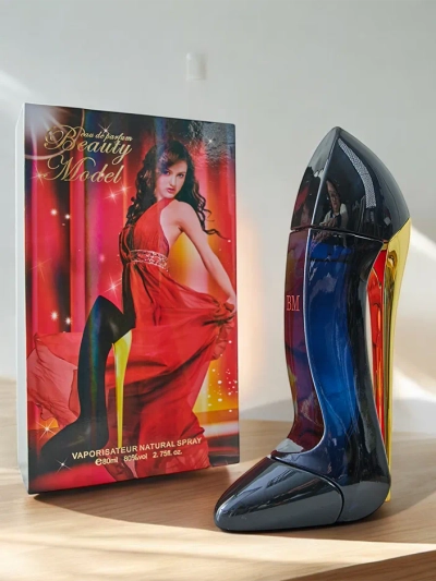 Model de frumusețe - apă de parfum 800ml