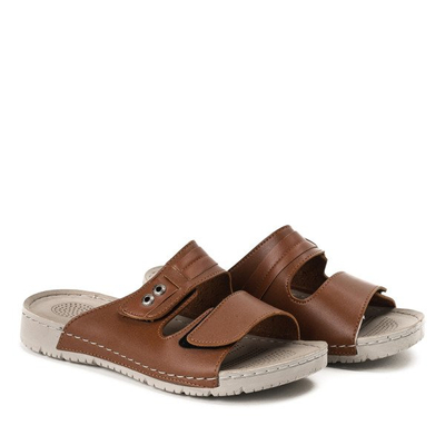 Męskie klapki w kolorze brązowym Federico - Obuwie