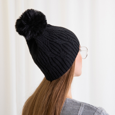 Pălărie neagră cu pompon - Accesorii