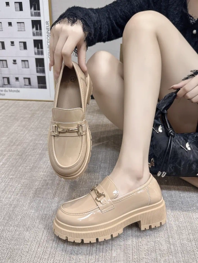 Royalfashion Mocasi din patent pentru femei Adelio