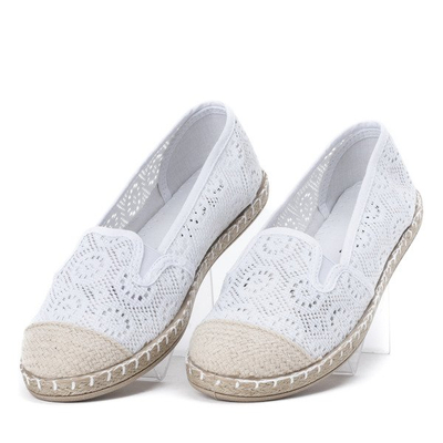 Koronkowe espadryle w kolorze białym Saluda - Obuwie