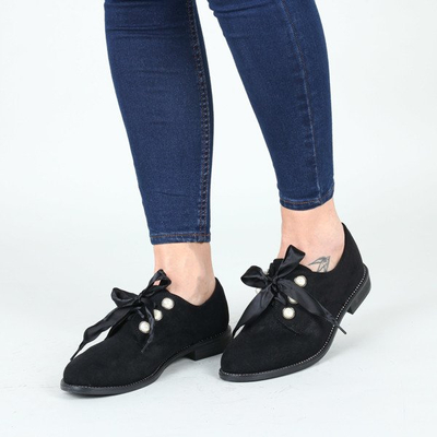 Czarne półbuty z perełkami Perle- Obuwie