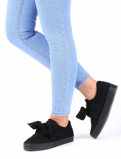 Czarne trampki z kokardą - Obuwie