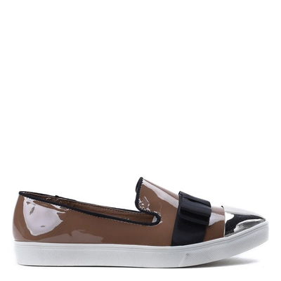 Alunecați-vă cu un deget de la picior lăcuit în Barbara-încălțăminte kaki