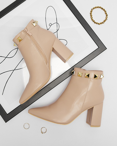 Cizme de damă bej decorate cu cuișoare Sertika - Încălțăminte