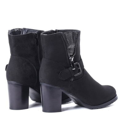 Czarne botki na słupki - Obuwie