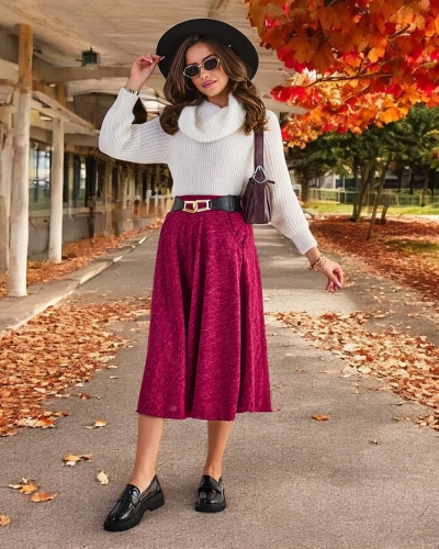 Fusta midi pentru femei Royalfashion. Fusta midi pentru femei, realizată dintr-un material moale. Modelul vine cu o curea. Fundația perfectă pentru multe ținute unice! NOTĂ: Precizia măsurătorilor (+/-)
