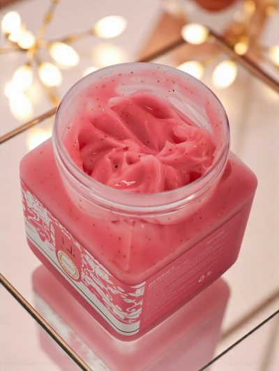 Drobnoziarnisty peeling do twarzy i ciała Berries