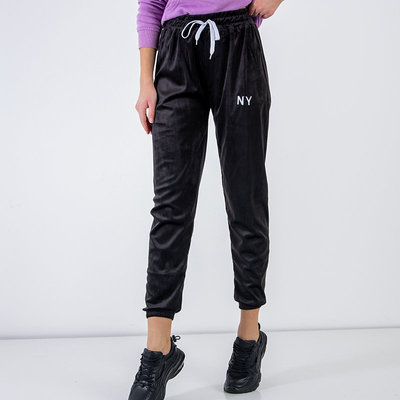 Pantaloni de trening pentru femei negre cu inscripție brodată - Îmbrăcăminte