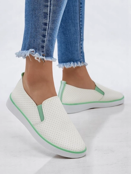 Pantofii slip-on perforați Royalfashion pentru femei Kassias