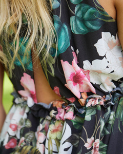 negru || verde închis