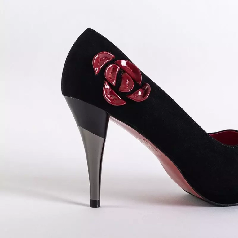 OUTLET Pompe negre pe toc stiletto cu decor Misteral - Pantofi