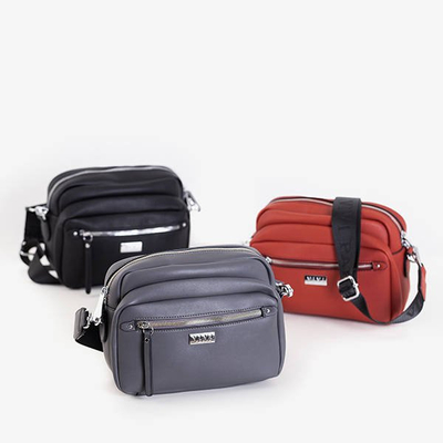 O geantă de mână mică pentru femei în negru - Genti de mână