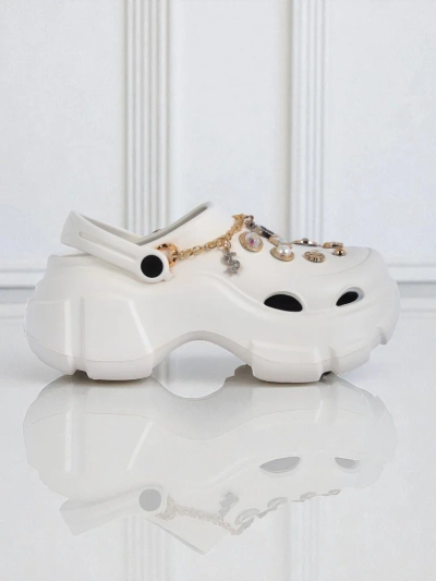 Caligae Aurelia Bianca Sandals with chain decorations in glamour style