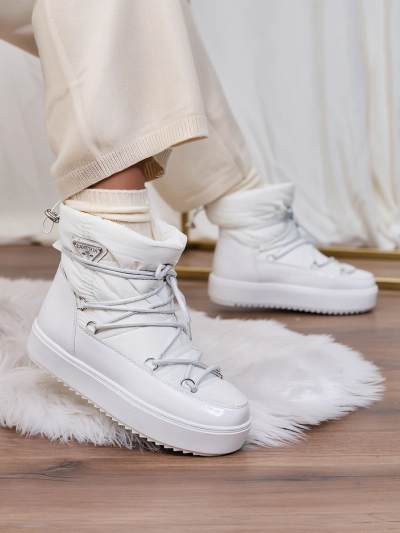 Royalfashion Cizme de damă slip-on a'la cizme de zăpadă în alb Vevnose