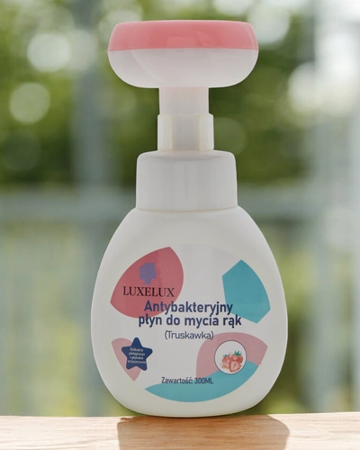 Luxelux Spumă antibacteriană pentru mâini cu aromă de căpșuni 300 ml