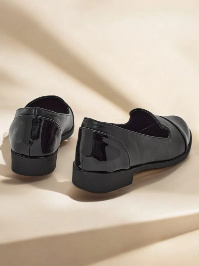 Royalfashion Mocasini eleganți pentru femei. Model unic de mocasini pentru femei, cu talpă plată. Un model clasic realizat dintr-o combinație de piele de catifea și eco-piele lucioasă, cu o talpă interioară din eco-piele. Perfect pentru purtare zil