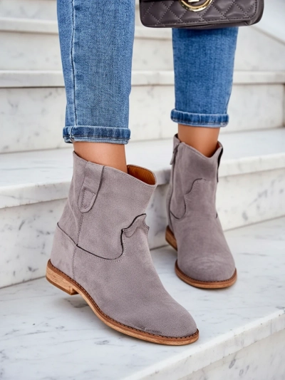 Cizmele de cowboy de la Royalfashion pe un toc acoperit Patorias